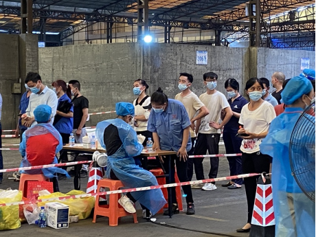 Volunteer Gaodeng Helps Zhaoqing