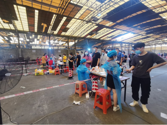 Volunteer Gaodeng Helps Zhaoqing